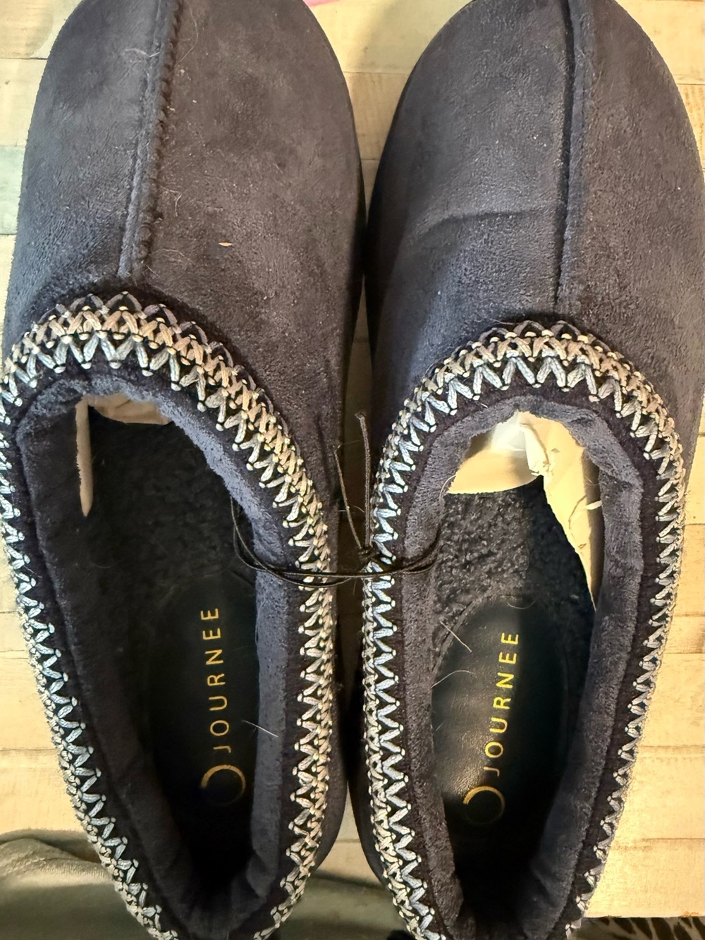 Journee Collection Women's Dark Navy Plush Slip-On Slippers with Contrast Trim